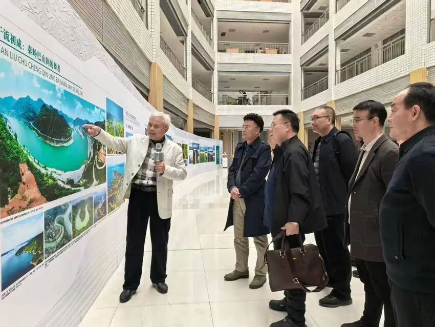 【市摄协】我市摄影家李念摄影作品展走进襄阳职业技术大学